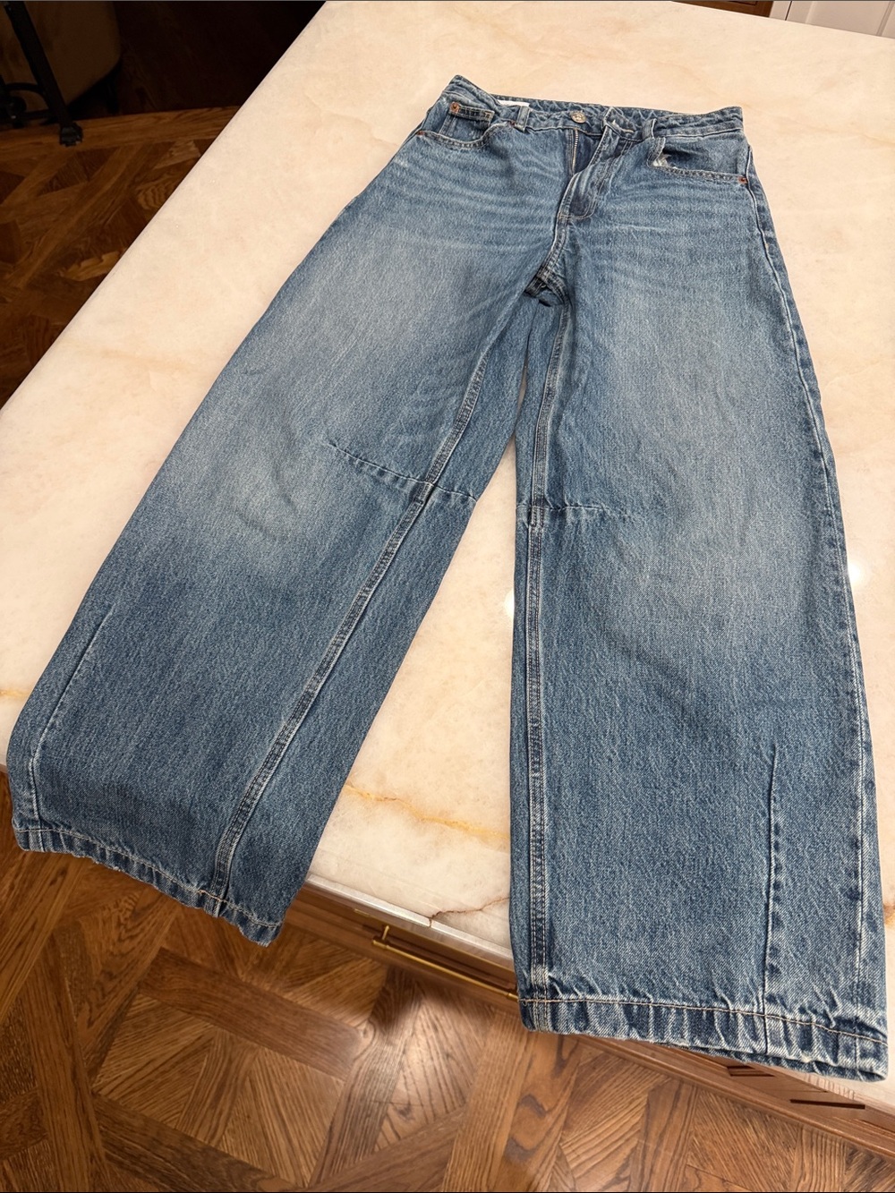 New without tags Zara 32 Barrel Leg Women's Jeans in Light Blue Denim